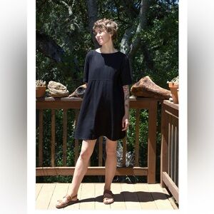 Me and arrow black pullover short sleeve dress